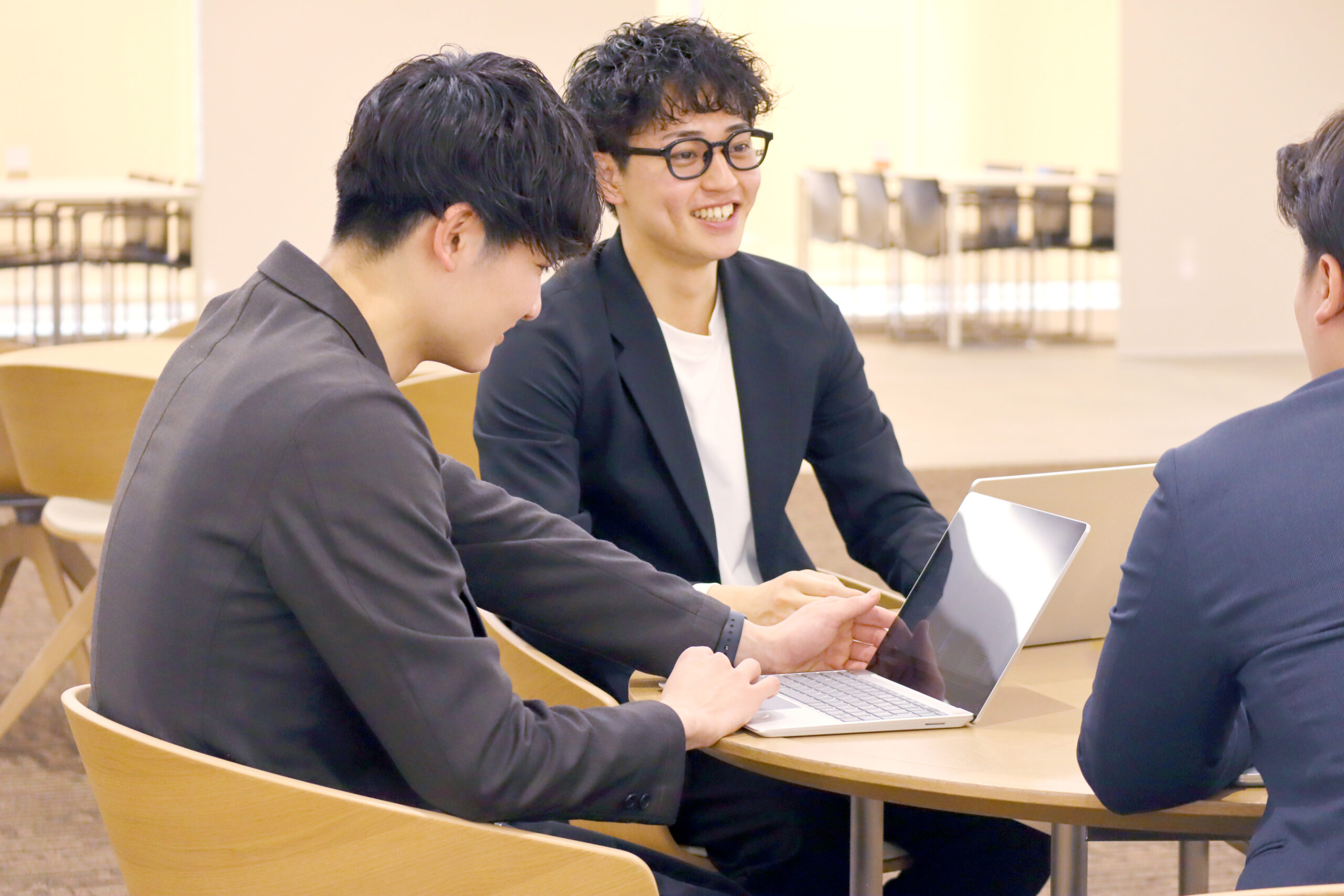 株式会社えがおホールディングス